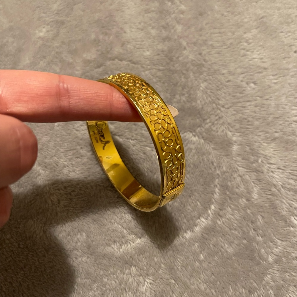 Coach gold bracelet. - Picture 4 of 4